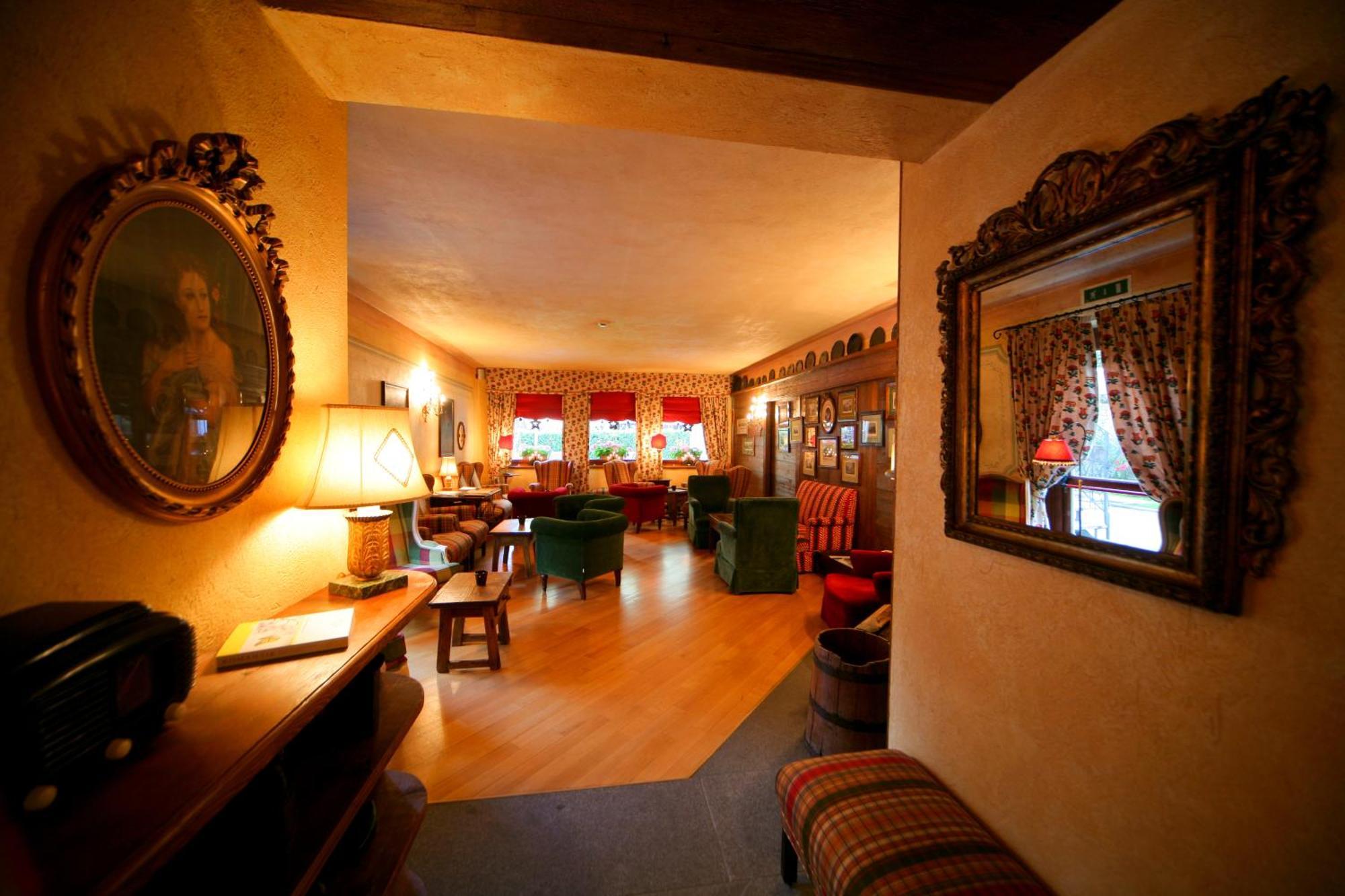 Novecento Romantic - Estella Collection & Experience