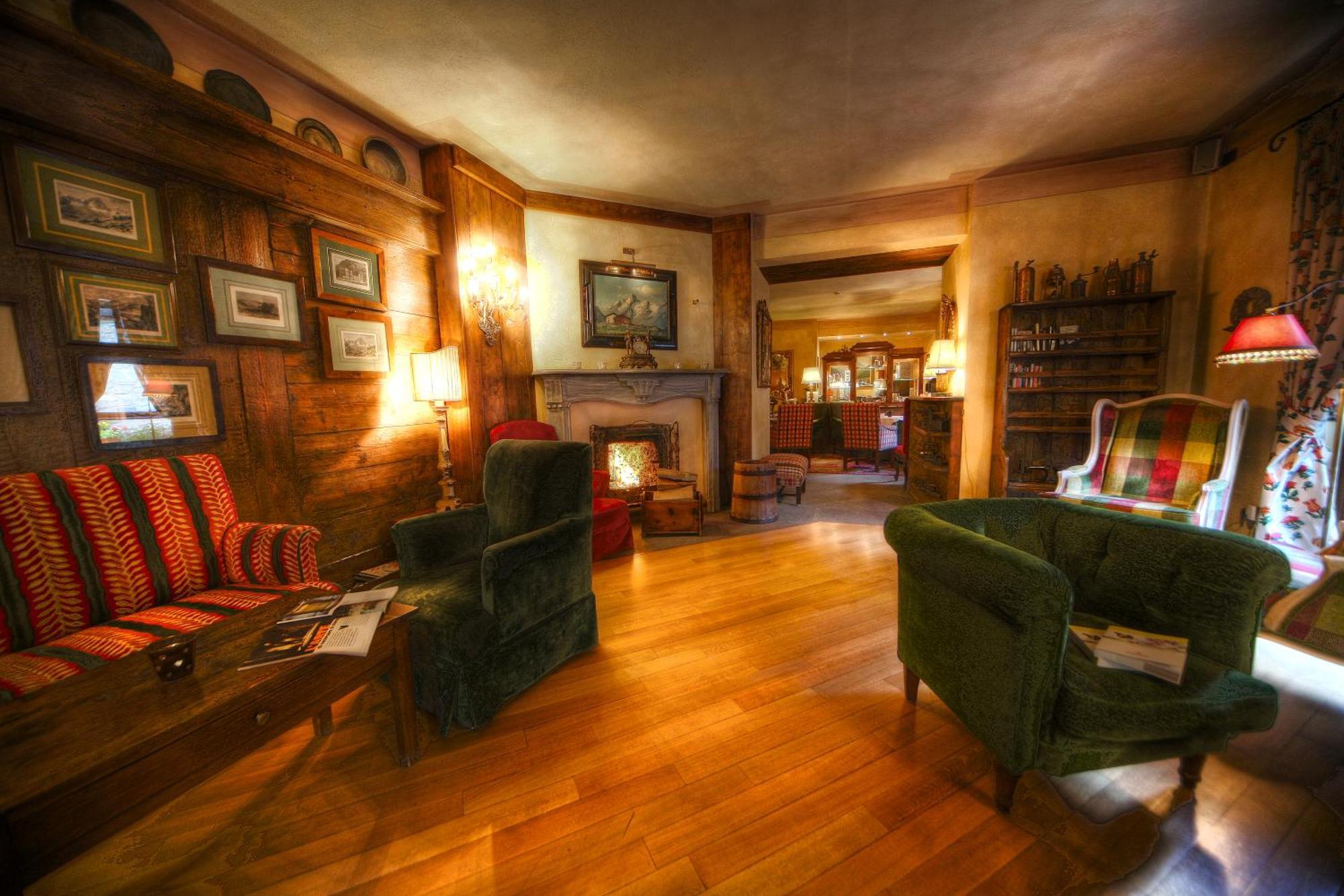 Novecento Romantic - Estella Collection & Experience