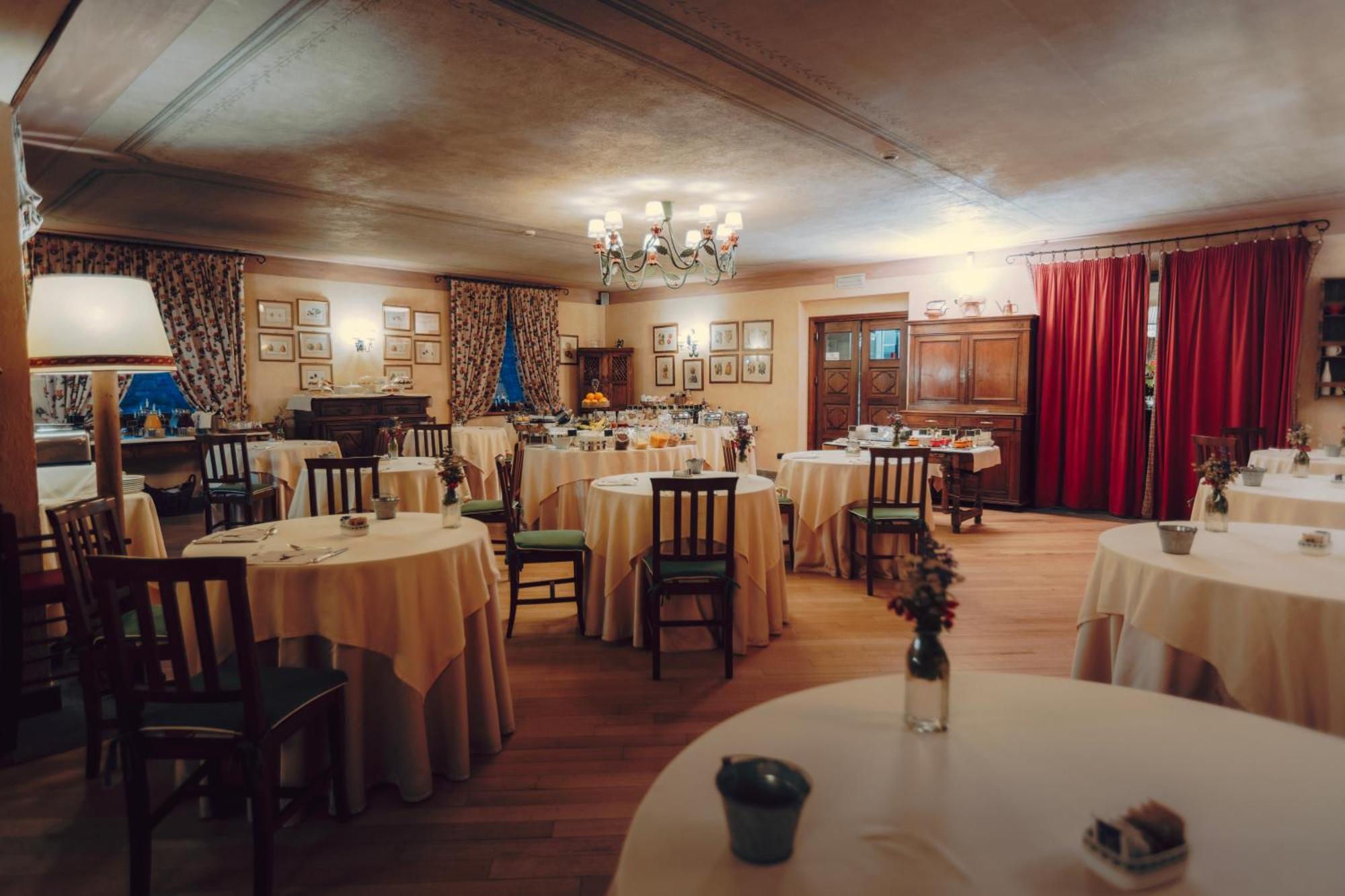 Novecento Romantic - Estella Collection & Experience