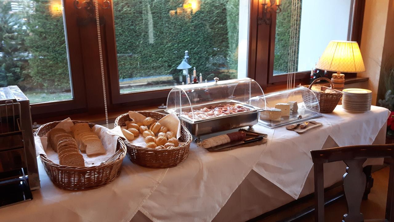Novecento Romantic - Estella Collection & Experience